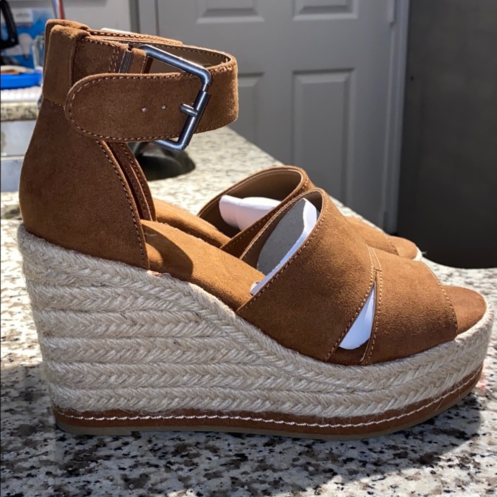 Universal Thread Wedge Sandals size 7